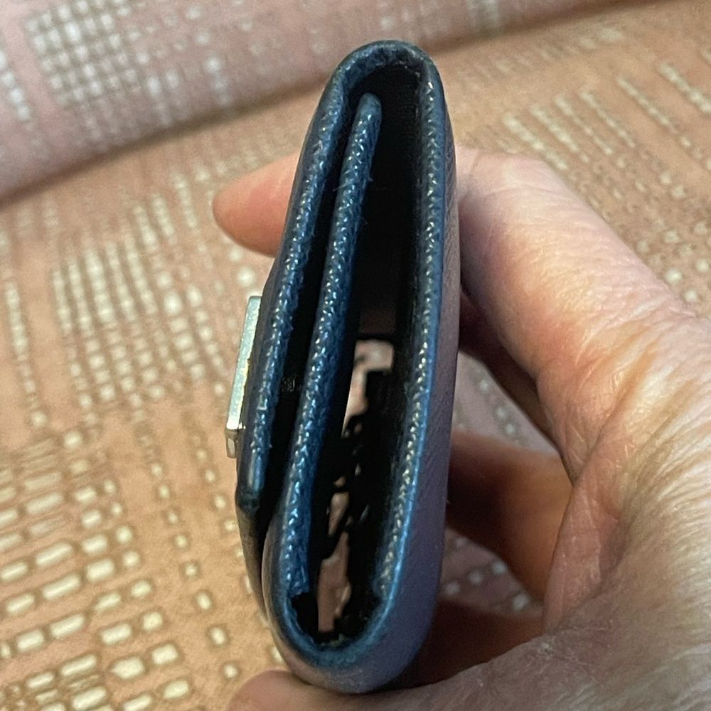 Prada saffiano leather key case in rich navy blue with signature triangle logo. - Picture 4 of 10
